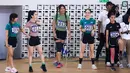Para peserta altetik putri saat sedang bersiap-siap, diantaranya ada Fujiati Utami, Maria Vania, Maria Selena, Cinta Laura Aqeela Calista. [Foto; dok.Bola.com/Bagaskara Lazuardi]