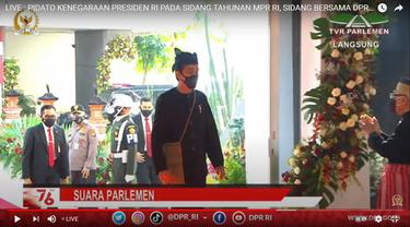 Jokowi mengenakan baju adat Badui di Sidang Tahunan MPR 2021