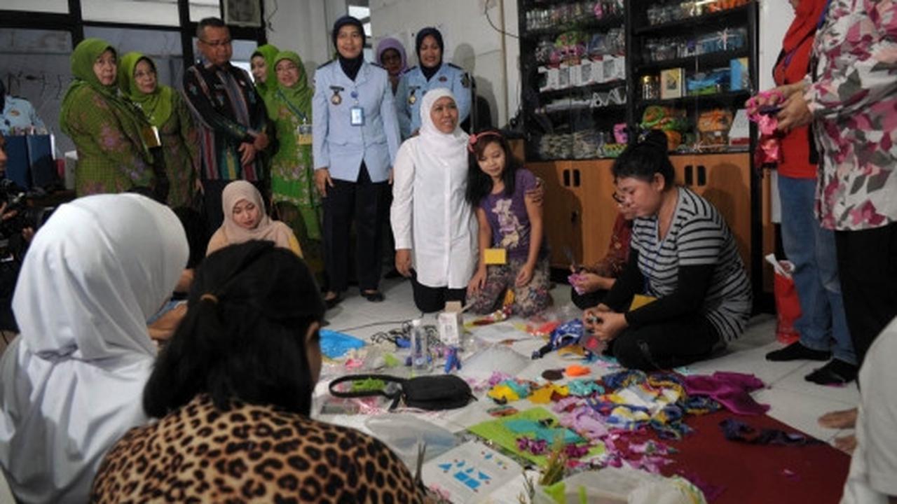 Menteri Khofifah tinjau kegiatan napi wanita di Lapas Pondok Bambu