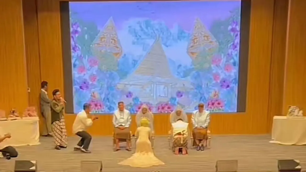 Pernikahan unik di dalam bioskop