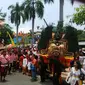 Pawai Ogoh-ogoh di Surabaya diiringi Reog Ponorogo dan Barongsai (Liputan6.com/Dian Kurniawan)