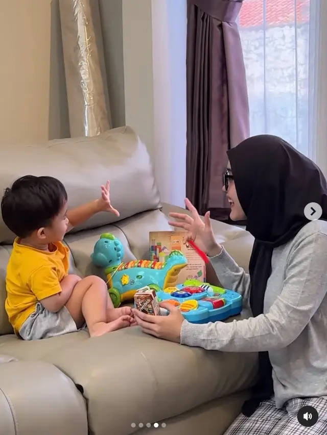 Putri Delina Rayakan Ultah ke-2 Adzam