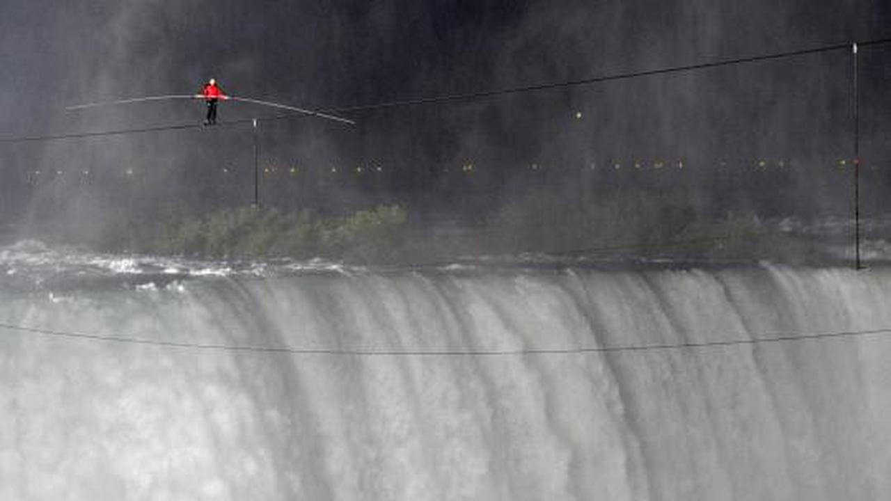 Orang ini sukses seberangi air terjun Niagara