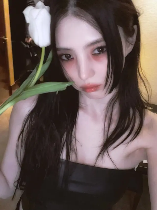 6 Potret Han So Hee Kembali Viral dengan Tampilan Sleepy Look saat Hadiri Boucheron Iconic Night Party