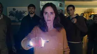 Steven Spielberg's latest sci-fi film, Disclosure Day, has received positive critical reception, marking the director's return to the sci-fi genre.