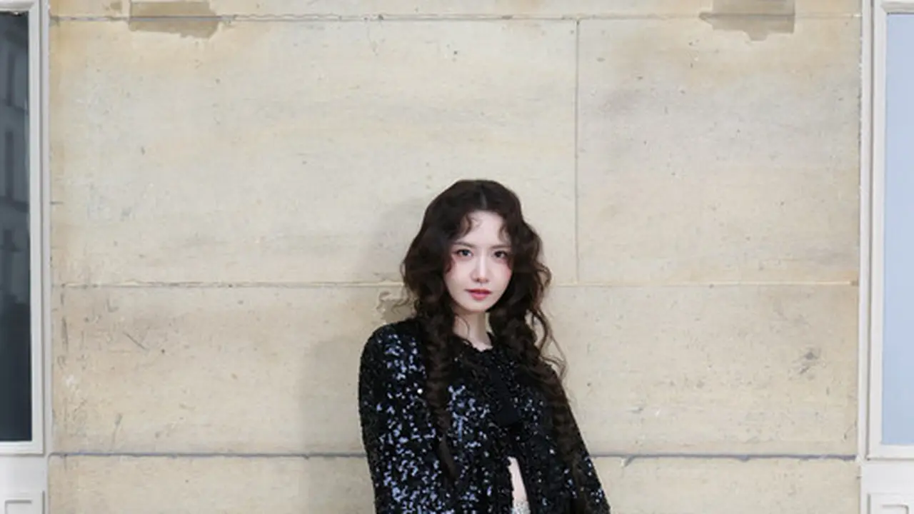 YoonA SNSD Tampil Bak Boneka Hadiri Valentino Vertigineux Haute Couture SS25 Show, Perdana Sebagai Brand Ambassador  Paris, 28 Januari 2025