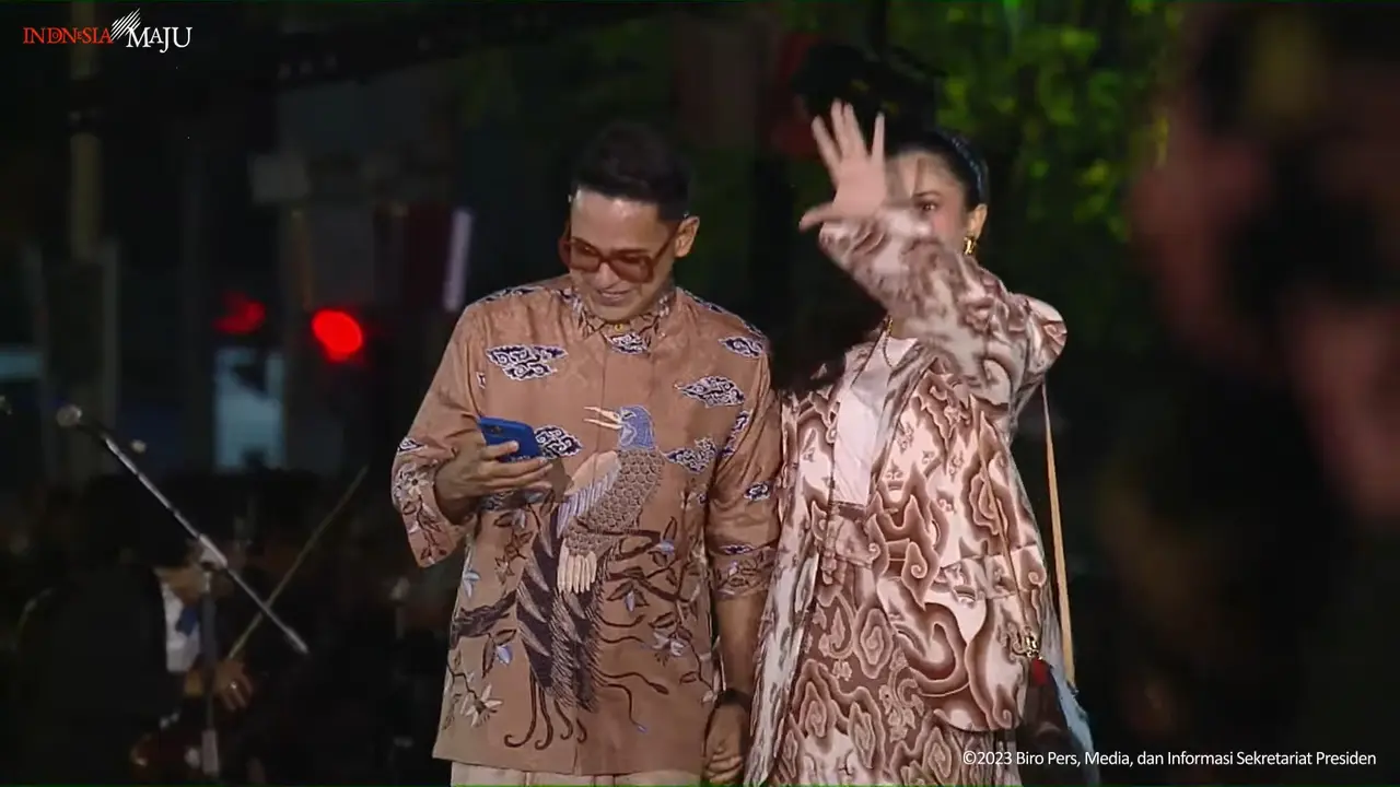Anak artis di Istana Berbatik