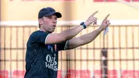 Pelatih Persijap Jepara, Juan Cortes. (Bola.com/Radifa Arsa)