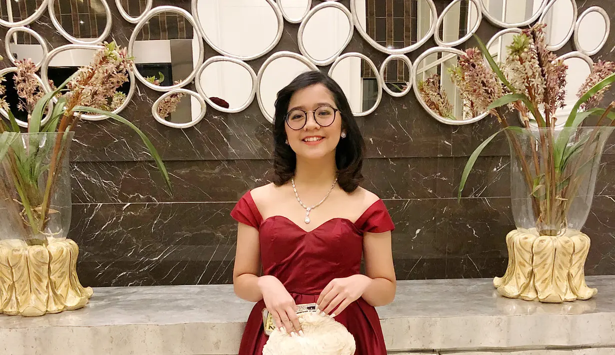 Kini, anak sulung Uya Kuya dan Astrid Kuya mulai beranjak remaja. Usia Cinta sudah 14 tahun mulai tumbuh remaja. Sebagai orangtua, keduanya mulai ekstra saat mengawasi putrinya tersebut. (instagram/astridkuya)