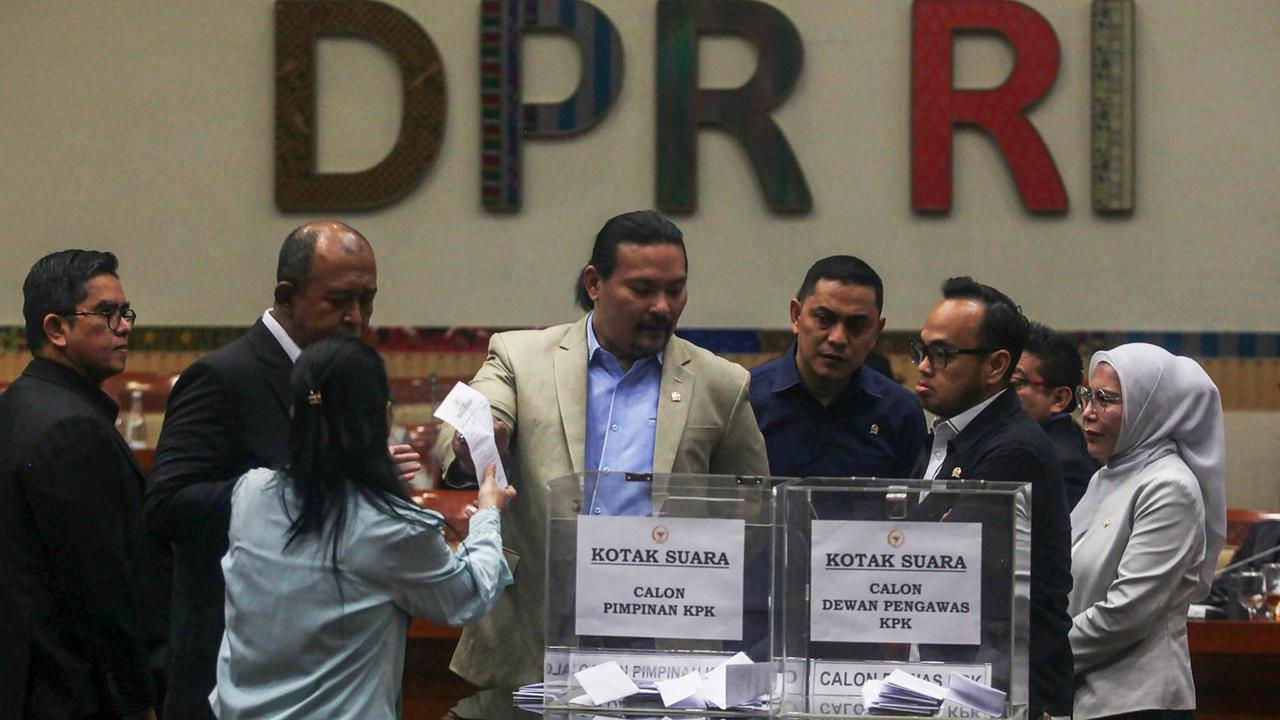 Anggota DPR voting pemilihan dan penetapan Capim KPK