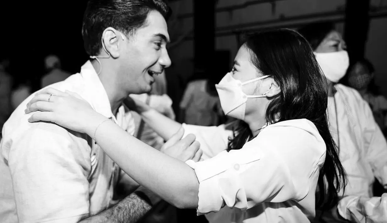 <p>Reza Rahadian dan Prilly Latuconsina kerap memamerkan kedekatan yang membuat siapapun terenyuh melihatnya. (FOTO: instagram.com/prillylatuconsina96/)</p>