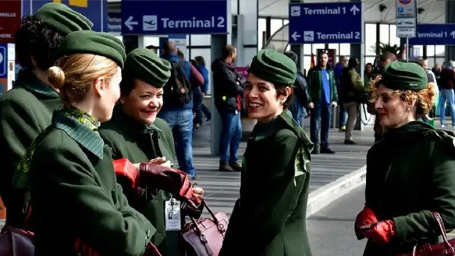Seragam awak kabin Alitalia (AFP)