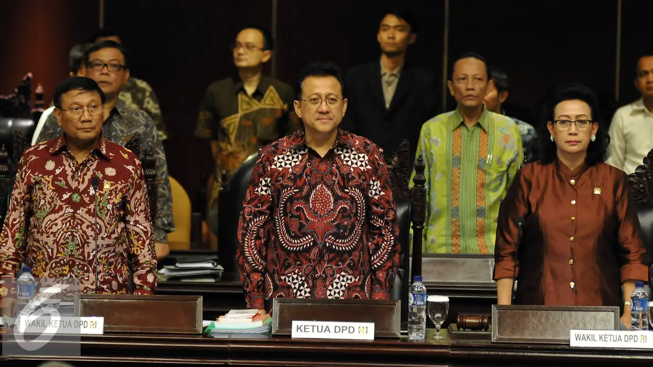 20160429- Anggota DPD Paksa Irman Gusman Tandatangani Tata Tertib-Jakarta-Johan Tallo-0