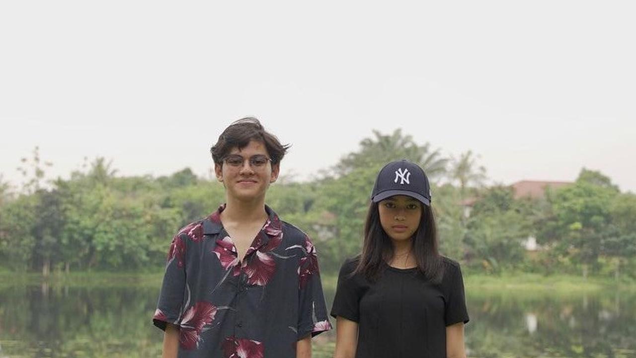 Rey dan Aqeela sebenarnya sudah terkenal sejak sinetron Dari Jendela SMP. Saat itu keduanya tidak dipasangkan sebagai pemeran utama.