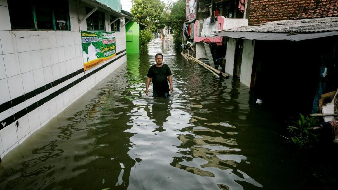 Kepala Negara memastikan Kementerian PUPR juga akan mulai bergerak kembali untuk menutup tanggul yang kembali jebol.<br>