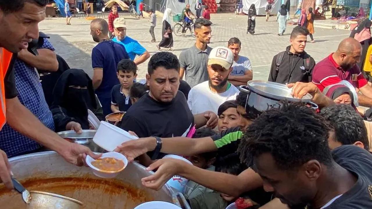 Diberitakan sebelumnya, bantuan untuk kebutuhan pengungsi warga Gaza ini tiba dalam dua tahap, yakni pada Sabtu (21/10/2023) dan Minggu (22/10/2023) waktu setempat.