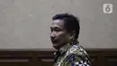 Terdakwa penerima gratifikasi terkait kerjasama jasa pelayaran, Bowo Sidik Pangarso bersiap menjalani sidang pembacaan putusan di Pengadilan Tipikor Jakarta, Rabu (4/12/2019). Bowo divonis 5 tahun penjara dan denda Rp 250 juta subsider 4 bulan kurungan. (Liputan6.com/Helmi Fithriansyah)