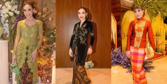 Ayu Dewi mengenakan kebaya hitam berbahan beludru dengan corak bordir berwarna emas yang mewah. [@mrsayudewi]