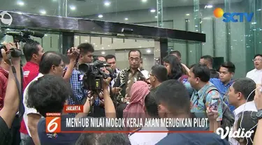 Pilot mengancam mogok kerja, Menhub Budi Karya imbau pilot tak terpengaruh perihal laporan keuangan Garuda Indonesia.