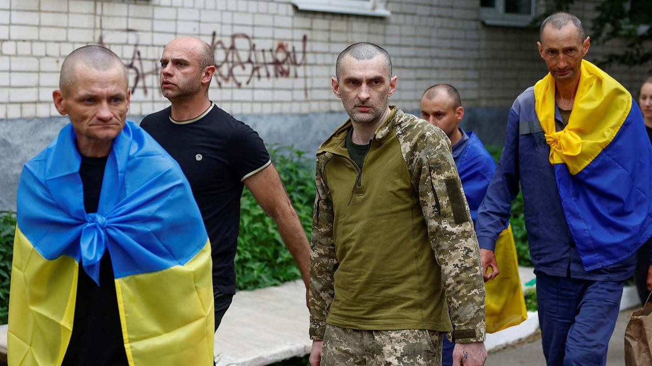 FOTO: Momen Tentara Ukraina kembali ke Negaranya Usai Pertukaran Tawanan Perang