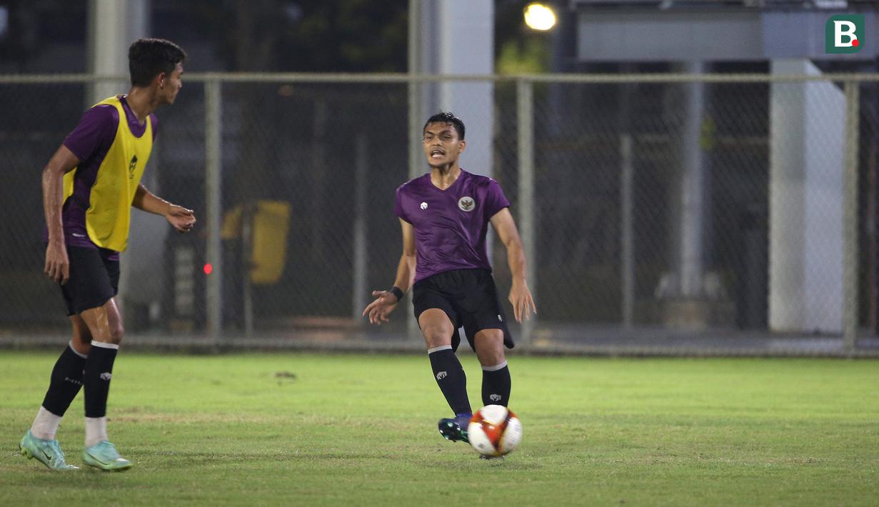 <p>Penampilan apik Rachmat Irianto bersama Timnas Indonesia di ajang Piala AFF 2020 membuat Shin Tae-yong membutuhkan kembali jasanya untuk memperkuat barisan pertahanan. (Bola.com/Ikhwan Yanuar)</p>