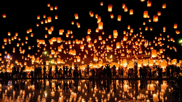 Indahnya Ribuan Lampion Saat Menghiasi Malam Chiang Mai