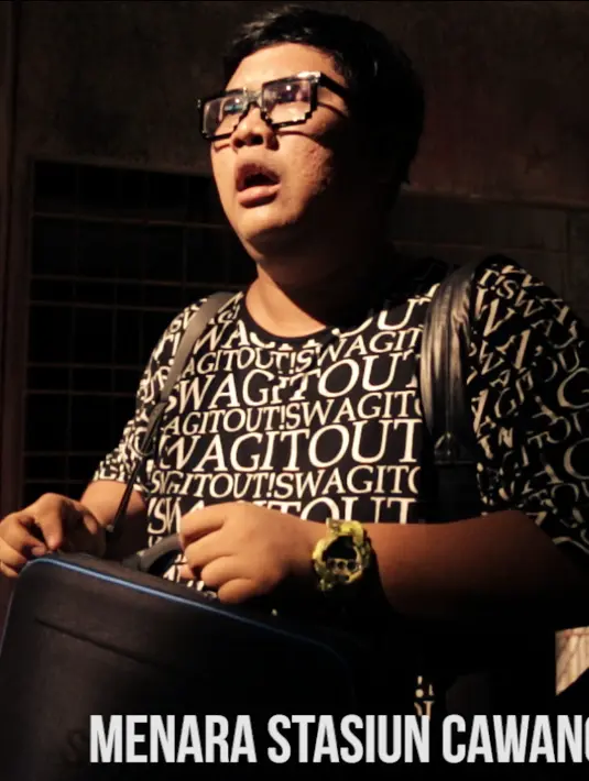 Saat syuting film 'Menara Stasiun Cawang', Ricky Cuaca mengalami kejadian mistis. Ia melihat bayangan sehingga ia tidak berani untuk ke toilet seorang diri. (Photo by: k2kpictures)