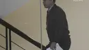 Anggota DPR RI Aziz Syamsuddin menaiki tangga menuju ruang pemeriksaan di gedung KPK, Jakarta, Selasa (28/8). Aziz diperiksa terkait dugaan suap dalam usulan dana perimbangan daerah dalam RAPBN-P tahun anggaran 2018. (Merdeka.com/Dwi Narwoko)