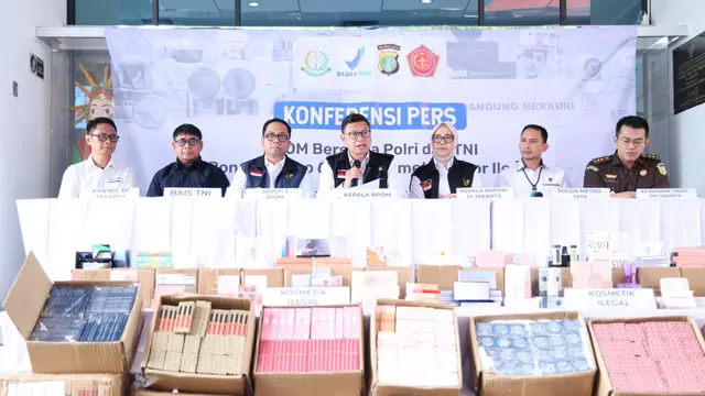 Kepala BPOM Taruna Ikrar bersama kepolisian dan TNI dalam penindakan toko kosmetik yang menjual produk ilegal. (Dok BPOM)