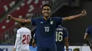 Teerasil Dangda. Striker berusia 33 tahun yang kini memperkuat BG Pathum United di Liga Thailand ini merupakan striker andalan yang telah mencetak 3 gol di Piala AFF 2020. Bersama Timnas Thailand, ia telah mencetak 49 gol dari total 109 Caps. (AFP/Roslan Rahman)