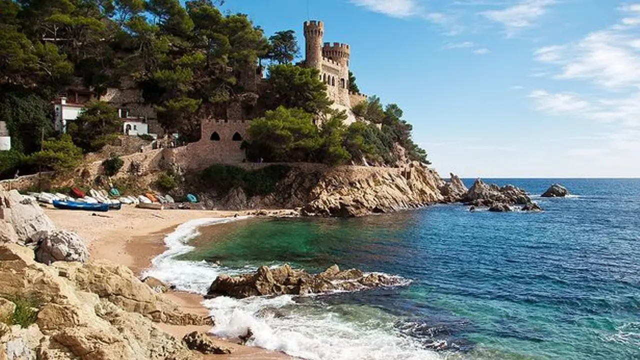 7 Pantai Terbaik untuk Menikmati Suasana Santai di Barcelona