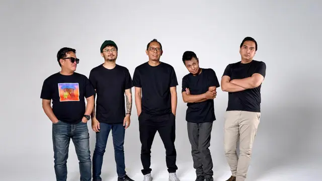 iHateband adalah grup musik elektro pop Indonesia