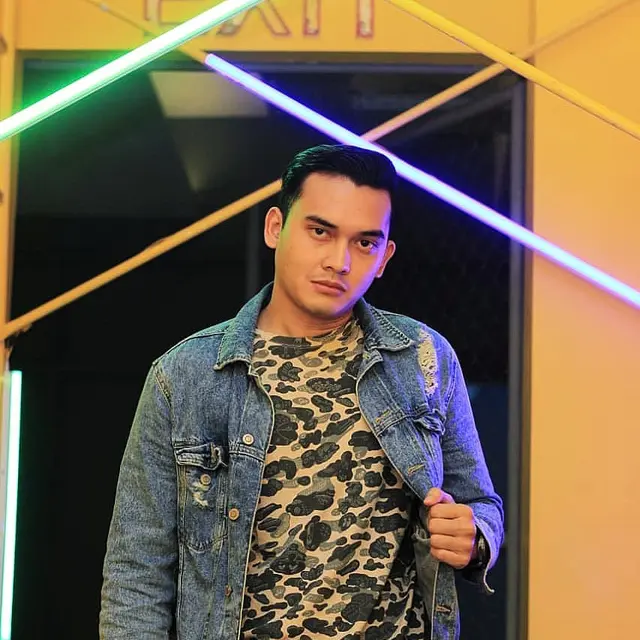 Jadi Asisten Arya Saloka di Sinetron, Ini 6 Potret Aktor Ikbal Fauzi