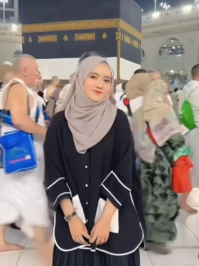 6 Beda Gaya Wirda Mansur dan Risty Tagor yang Sama-sama Naik Haji Jalur Influencer, Undangan dari Raja Arab Saudi