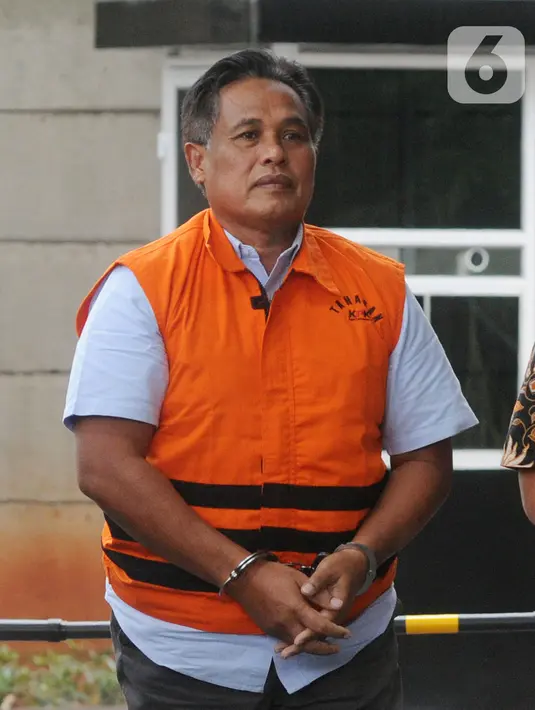 Direktur PT Harlis Tata Tahta Hartoyo tiba di Gedung KPK, Jakarta, Senin (4/11/2019). Hartoyo diperiksa sebagai tersangka penyuap terkait pengadaan proyek jalan di Provinsi Kalimantan Timur tahun 2018-2019. (merdeka.com/Dwi Narwoko)