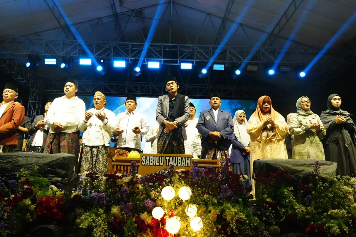 Ribuan jemaah muslim memadati Lapangan Desa Sidorejo, Kecamatan Sekampung Udik, Kabupaten Lampung Timur, Sabtu (20/12/2025) malam (Istimewa)