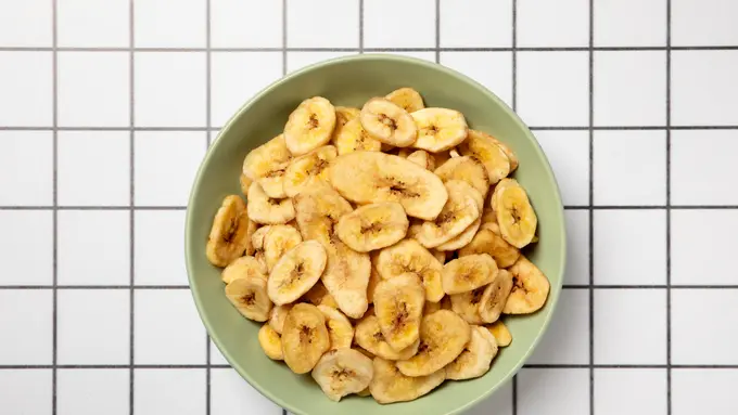 Trik Mudah Bikin Keripik Pisang Lebih Cantik Tanpa Pewarna