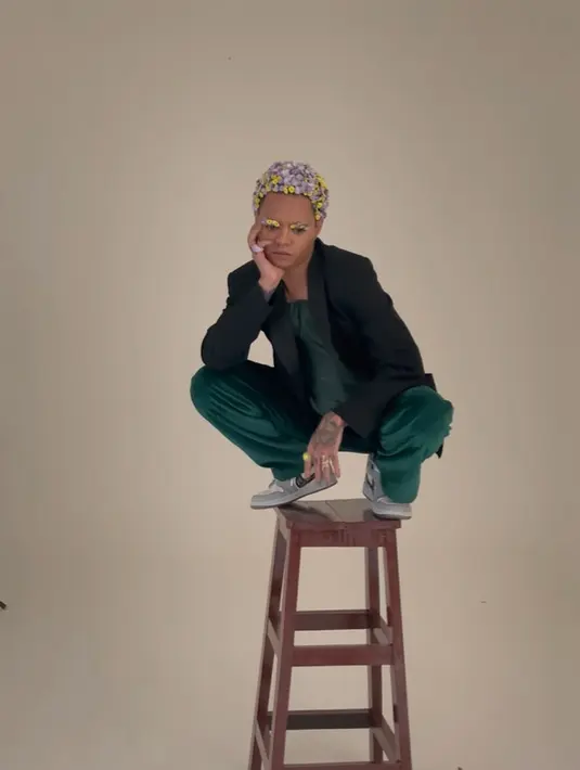 Memancarkan pesona bak model profesional, sayangnya penampilan Arap kali ini justru banyak dicibir netizen. @ybrap.