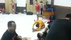 Jelang pertandingan melawan PS TNI dalam lanjutan Piala Jenderal Sudirman di Sidoarjo, Jawa Timur, pukul 19.30 hari ini (18/11/2015), pemain Borneo FC mendengarkan alunan lagu daerah di ruang ganti. 