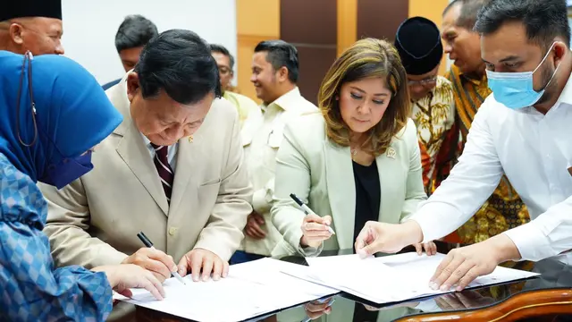 Menteri Pertahanan (Menhan) Republik Indonesia Prabowo Subianto bersama Komisi I DPR RI RUU Tentang Kerja Sama Bidang Pertahanan, antara Republik Indonesia-Singapura dan Republik Indonesia-Republik Fiji.