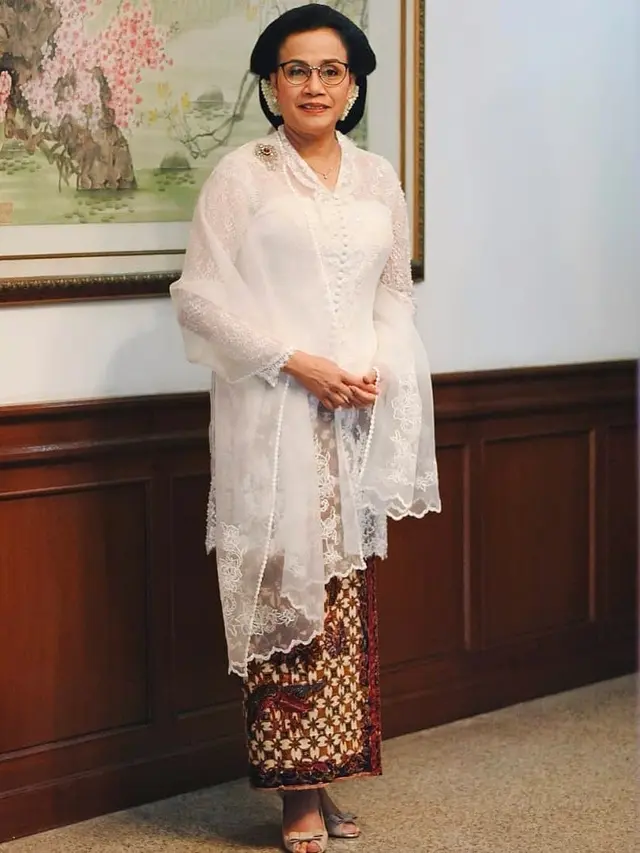 8 Gaya Menkeu Sri Mulyani Kerap Tampil Anggun dalam Balutan Kebaya Kartini