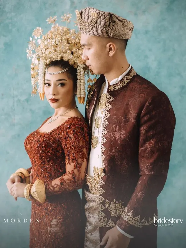 Nikita Willy kenakan Suntiang Minang