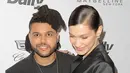 Muncul di Twitter, terdapat beberapa video yang memperlihatkan kedekatan Bella Hadid dan The Weeknd. (REX/Shutterstock/HollywoodLife)