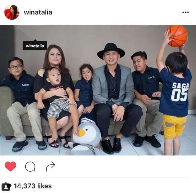 Foto keluarga Anji yang diunggah ulang oleh Sheila Marcia di Instagram. (Instagram - @sheilamarciajoseph)