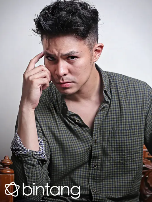 Ini dilakukan peraih Aktor Pendamping Paling Ngetop pada ajang SCTV Awards 2014 ini. Selama tiga tahun tidak bisa berlibur bersama keluarganya. Setiap Natal dan tahun baru selalu ada pekerjaan.(Andy Masela/Bintang.com)