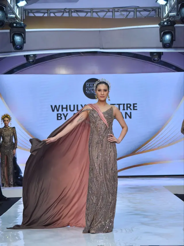Saat Desainer Surabaya Meramu Adibusana Bercita Rasa Tradisional di Panggung Malang Fashion Runway 2025