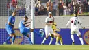 Sedangkan Islandia lebih cenderung bertahan. (AP Photo/Brynjar Gunnarsson)