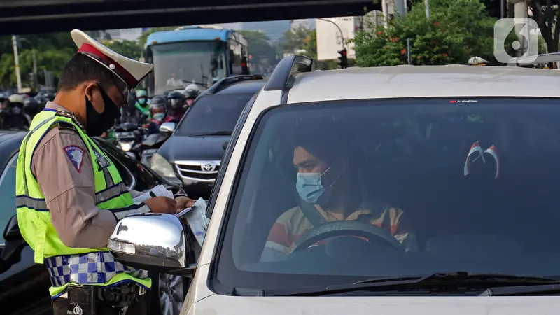 FOTO: Sanksi Tilang Terhadap Pelanggar Ganjil Genap Kembali Diberlakukan