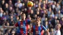 Striker MU, Wayne Rooney berusaha merebut bola dari pemain Crystal Palace, James McArthur pada laga Liga Inggris di Stadion Selhurst Park, Inggris, Sabtu (31/10/2015). (EPA/Hannah McKay) 