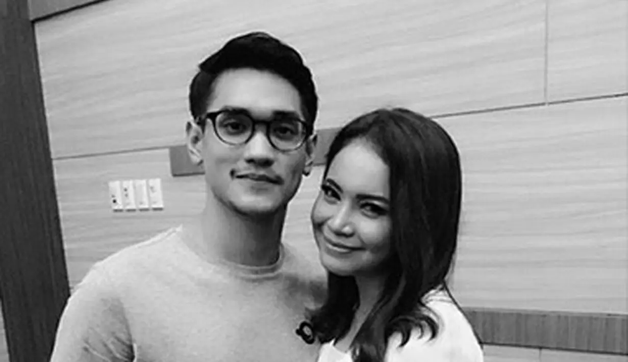 “Doain saja yang terbaik semoga bisa sama-sama bahagia,” ucap Afgan dengan singkat saat ditemukan di kawasan Kebon Jeruk. (Instagram/afgansyah.reza)